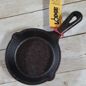 NEW Tiny‎ Small 3½" Lodge Cast Iron Skillet Pan Number 3